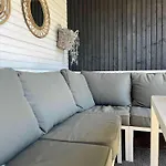 Villa Vy - House In