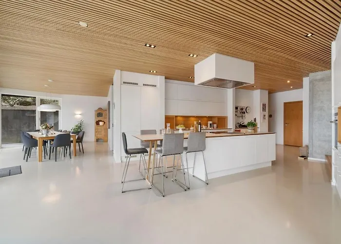 Villa Vy - Beach House In Bergen * Берген